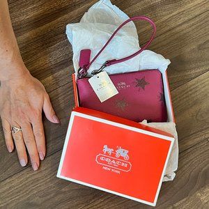 NWT Coach Wristlet - Stars